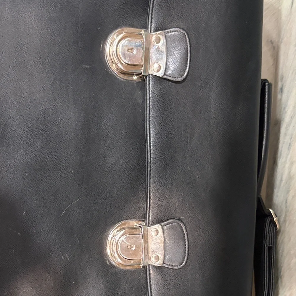 Men's Women’s Avon sellers Black Leather Briefcase with Silver Hardware